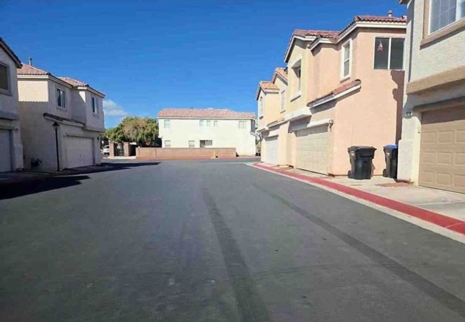 Exterior Neighborhood (street photo)