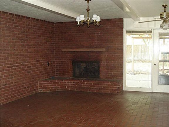 4th image of 4824 Briarwood Ln