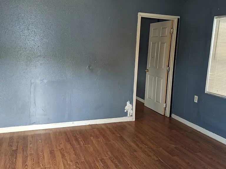 7621 Canal St — Photo 2