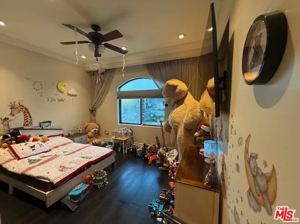 4555 Winnetka Ave, Woodland Hills, CA 91364