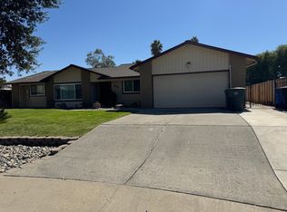 665 Redwood Ln, Lemoore, CA 93245