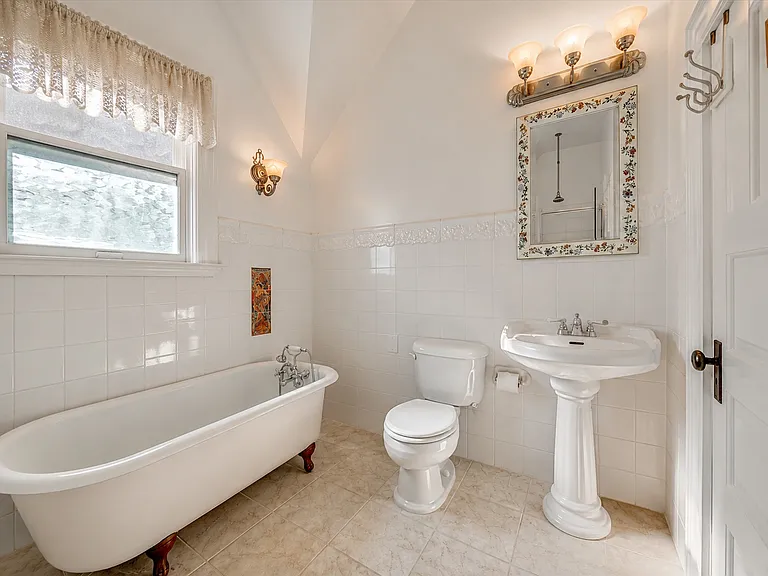 Bedroom Level ( level three) Main Bath