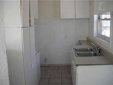 3rd image of 2010 Osborn St