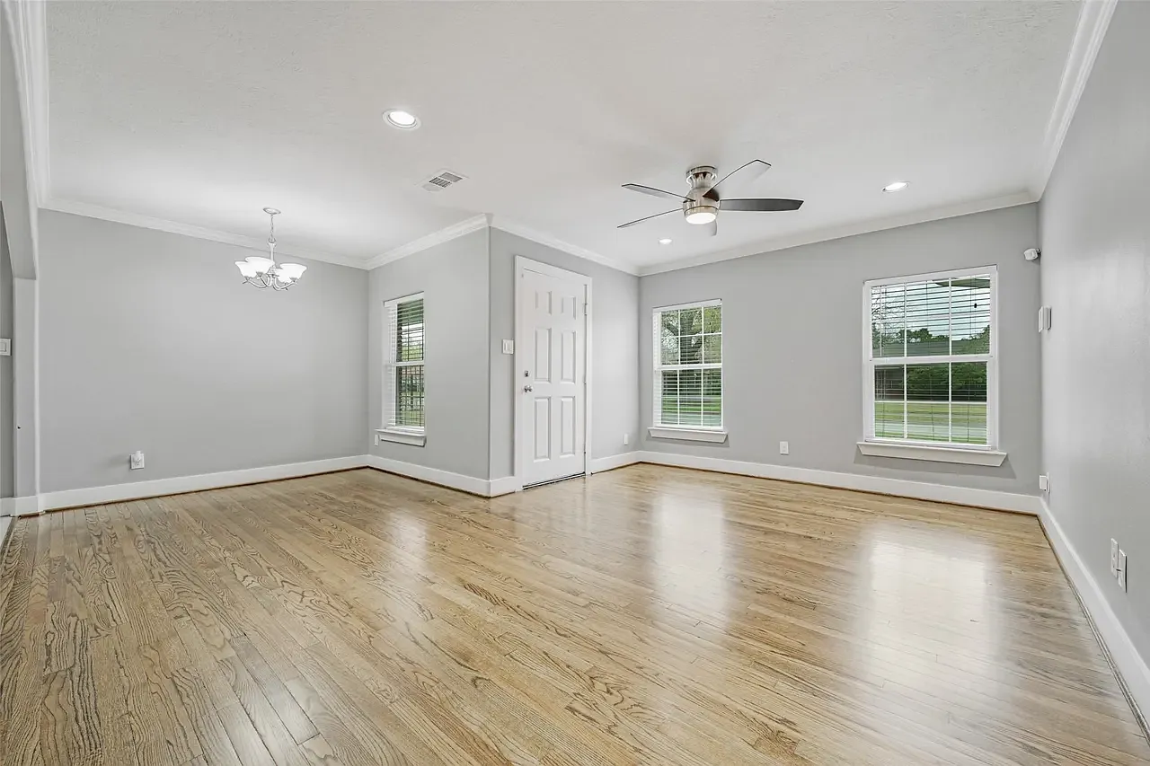 3 bed, 1164 sqft, $2,200 — Photo 2