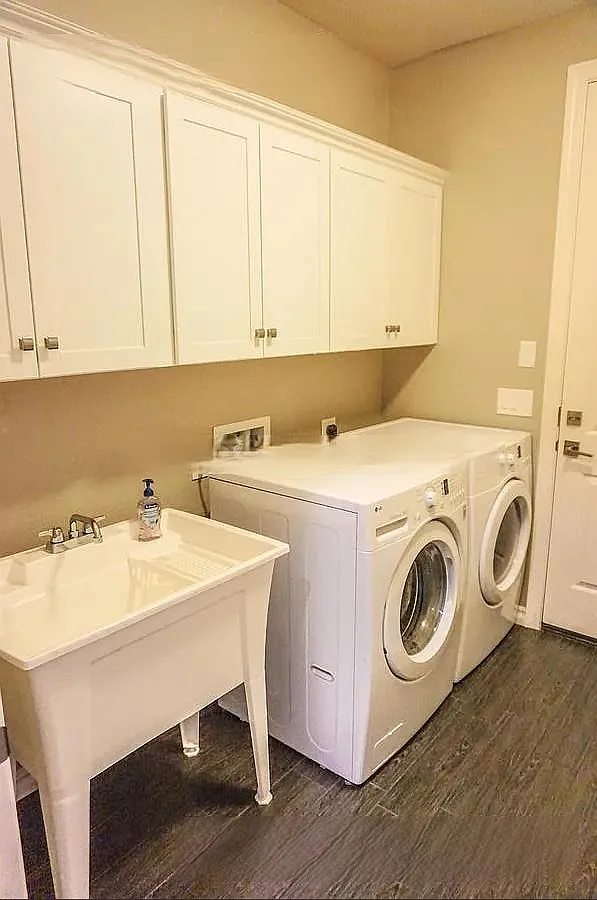 4 bed, 2200 sqft, $3,250 — Photo 4