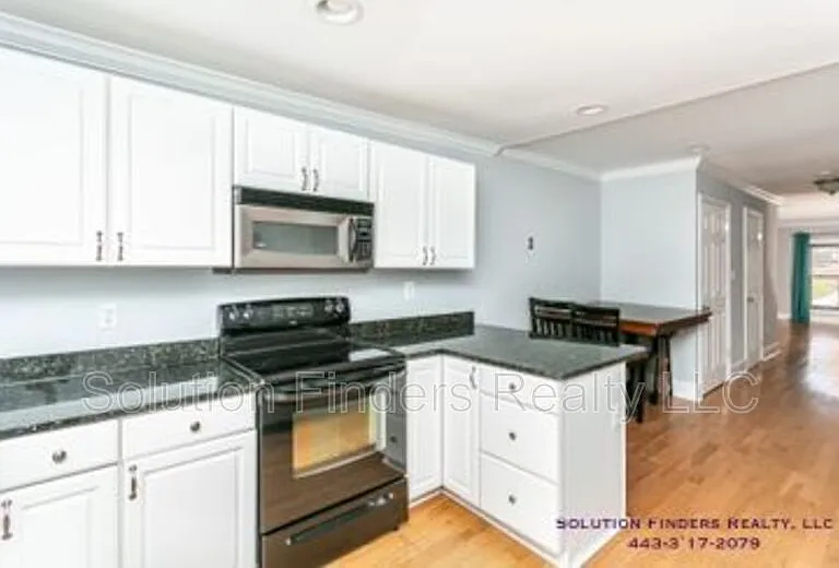 3403 Hudson St — Photo 5