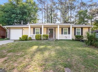 2126 Cherokee Valley Cir, Lithonia, GA 30058