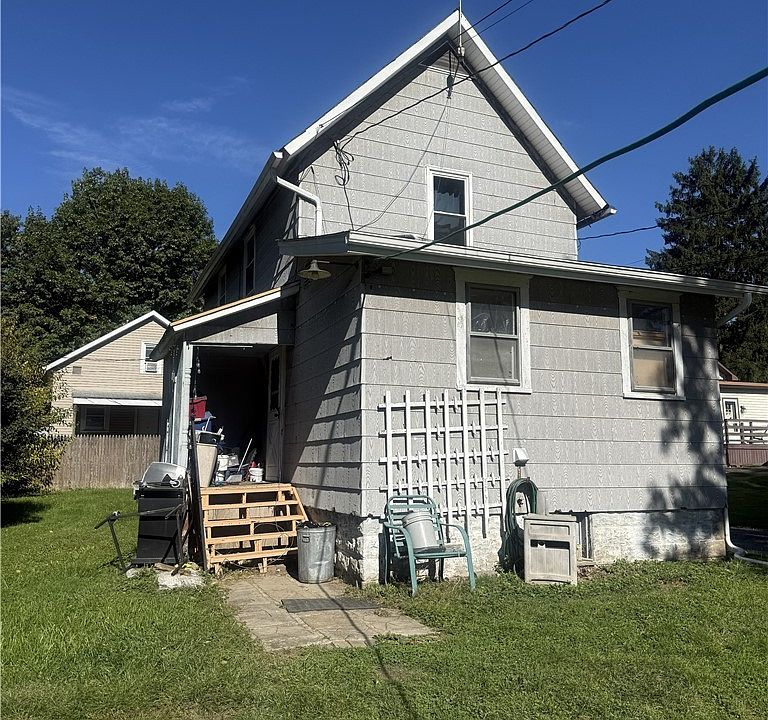 1st image of 316 E 3rd St