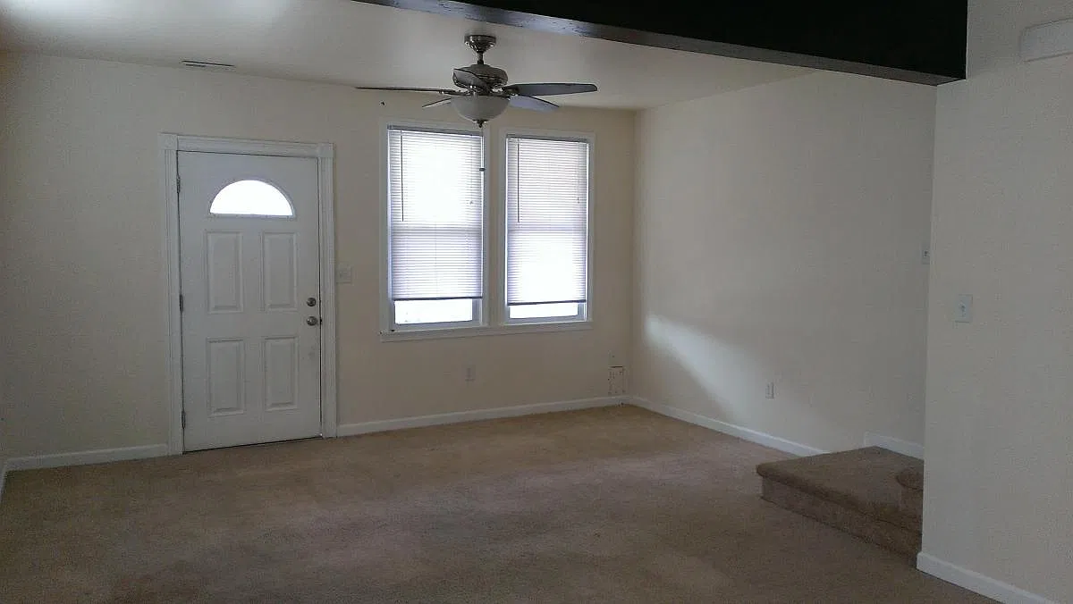 3 bed, 2.5 bath, 2200 sqft, $2,800 — Photo 3