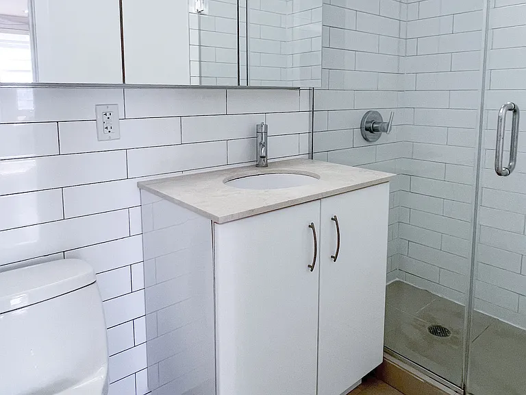 195 E 4th St #12 — Photo 5