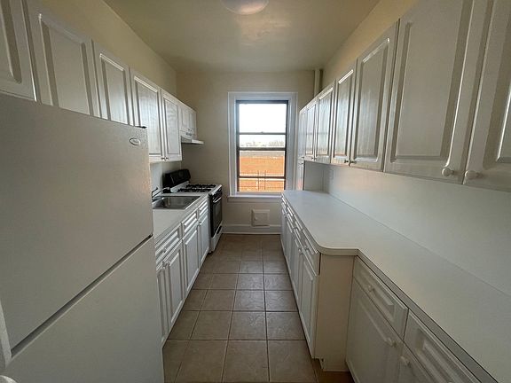 4th image of 32-35 30th St #C43