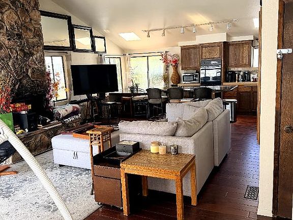 2nd image of 1215 Kingston Ln #2