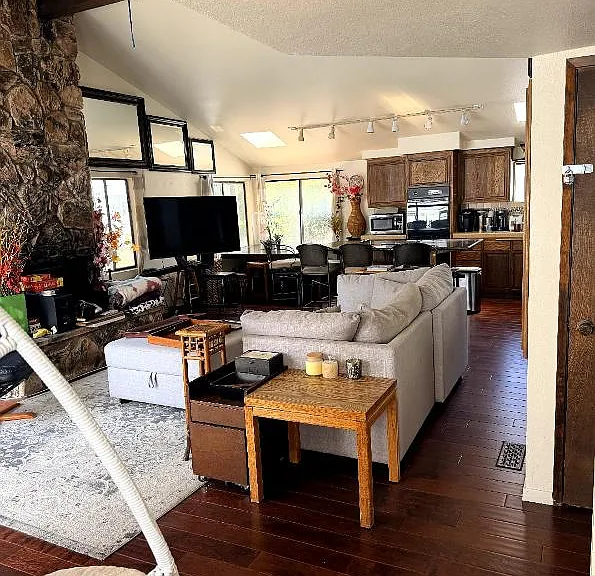 1215 Kingston Ln #2 — Photo 2