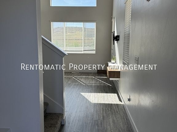 3rd image of 2031 N Chianti St #1