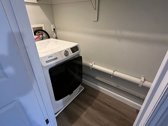 Washer/Dryer included