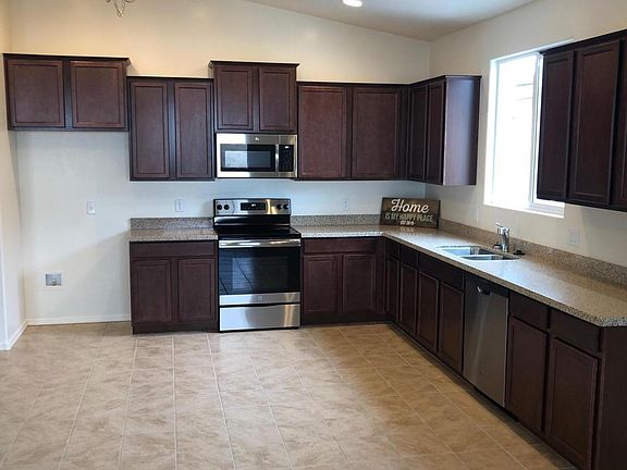 4th image of 6211 Goldfinch Dr