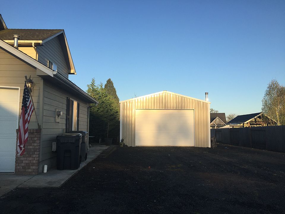 2nd image of 33054 Sequoia St