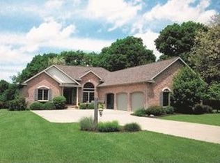 15 Hawthorn Cv, Morton, IL 61550