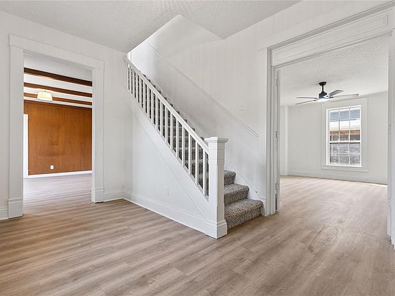 4th image of 627 N Park Ave