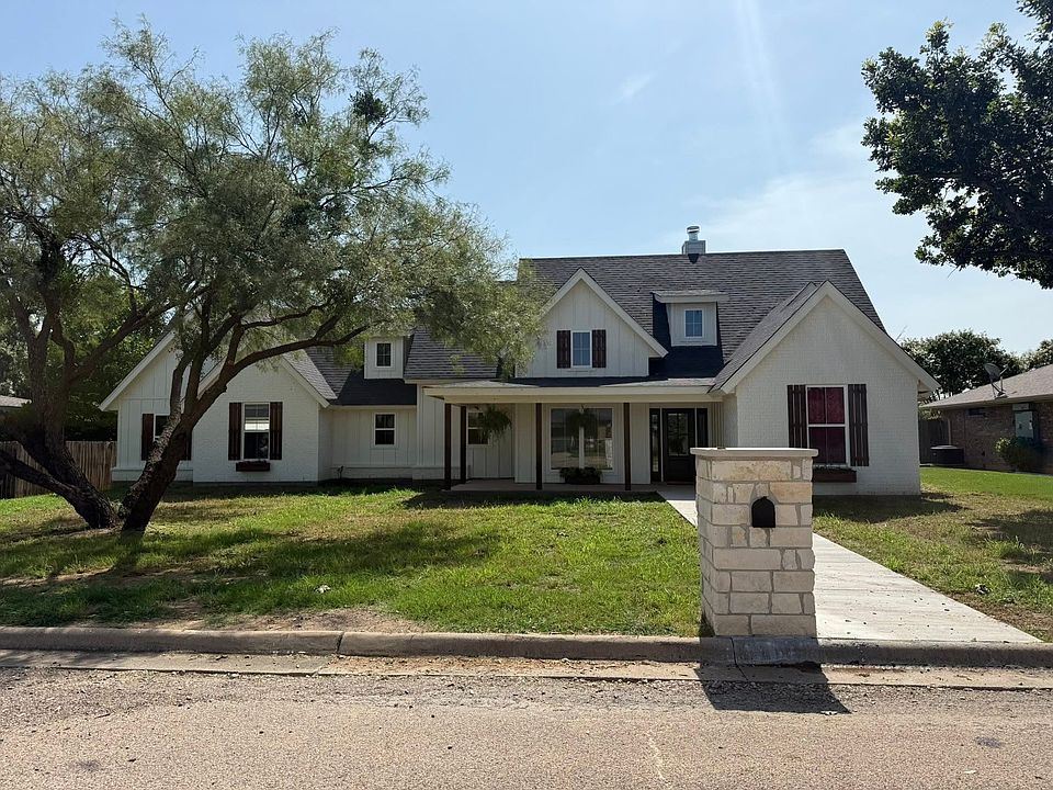 1st image of 4 Remington Dr