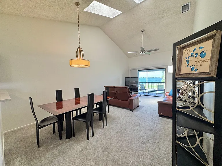 715 Magnolia Pl — Photo 3