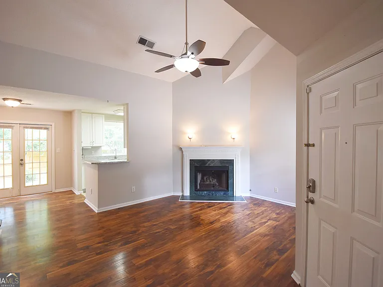 115 S Fairfield Dr — Photo 2