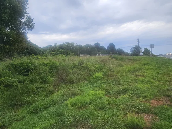 566 Old Hollow Rd #1B, Winston Salem, NC 27105