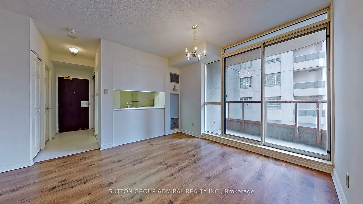 Building Photo - 736 Bay St #2507
