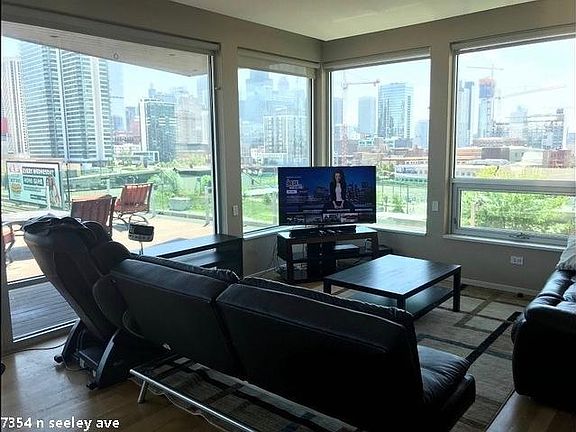 5th image of 7354 N Seeley Ave #1025