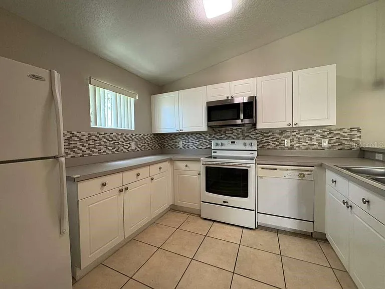 2866 Club Cortile Cir #B — Photo 9