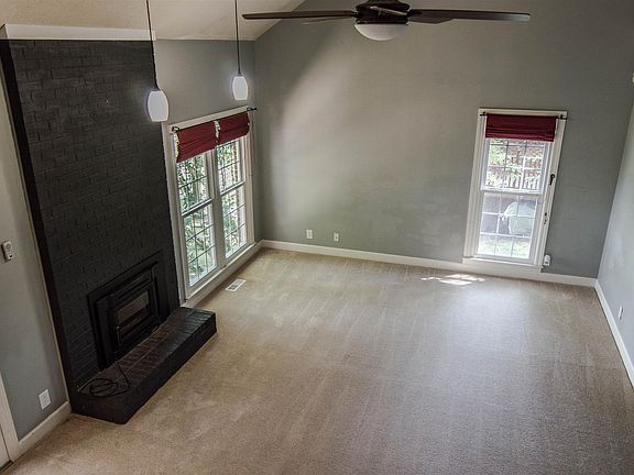 3rd image of 546 Brentwood Cir