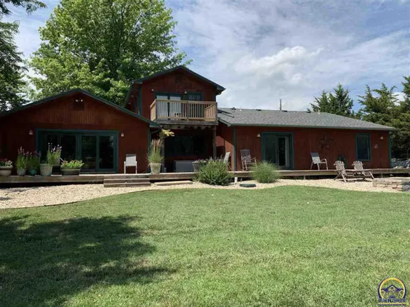 5722 Hervey Ln, Manhattan, KS 66502