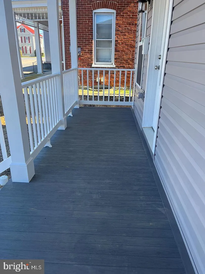 3 bed, 2.5 bath, 1650 sqft, $1,700 — Photo 3