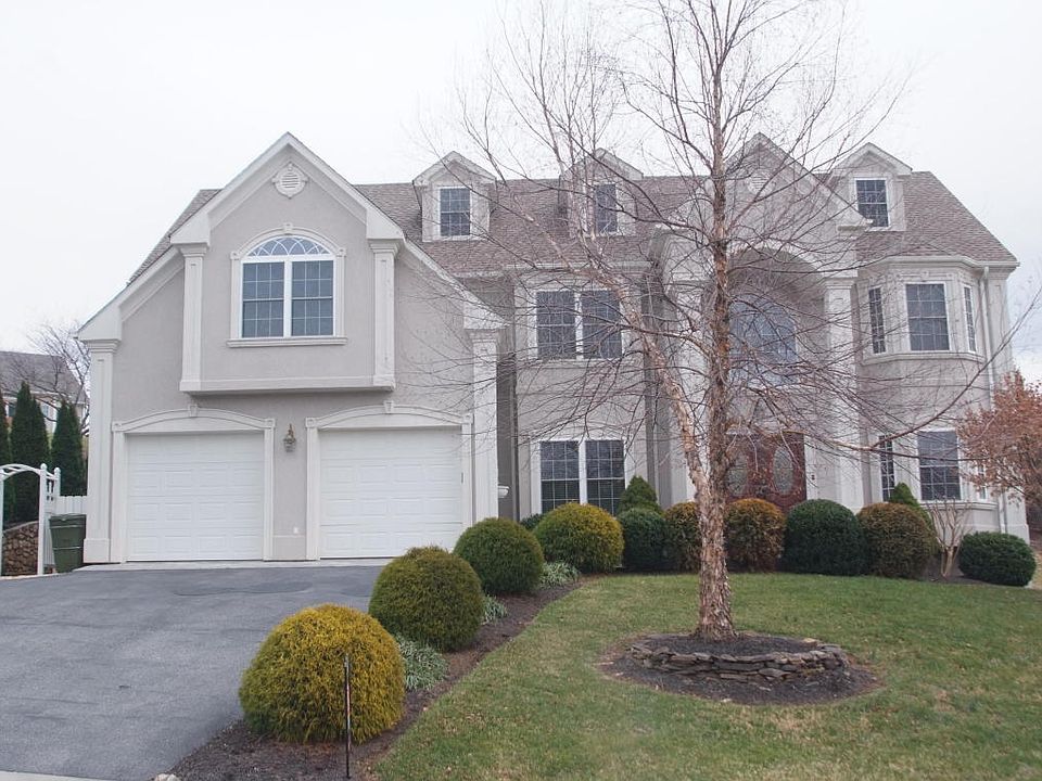 1st image of 906 Saddle Dr