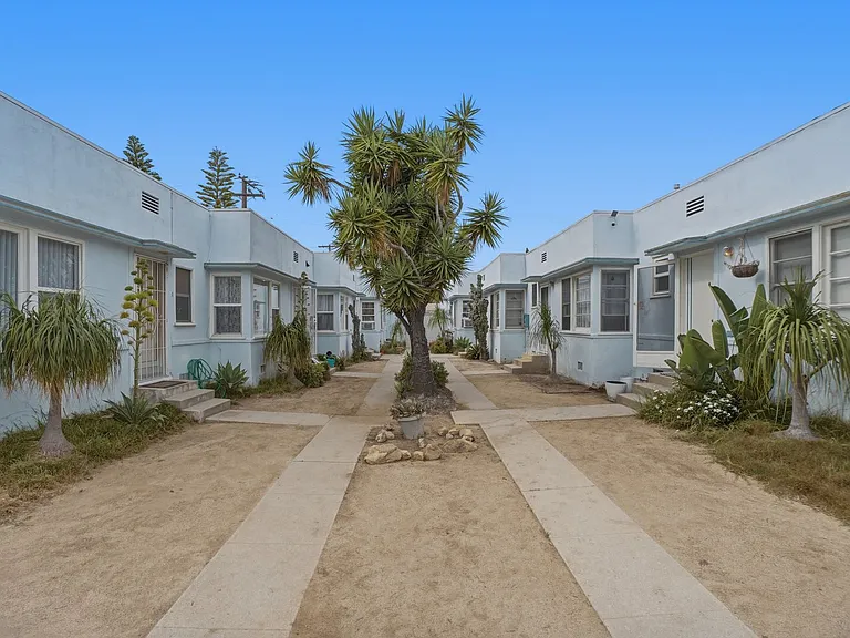2317-2321 Ocean Park Blvd — Photo 30