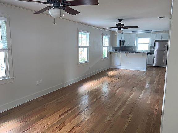 3rd image of 654 W Lyman Ave