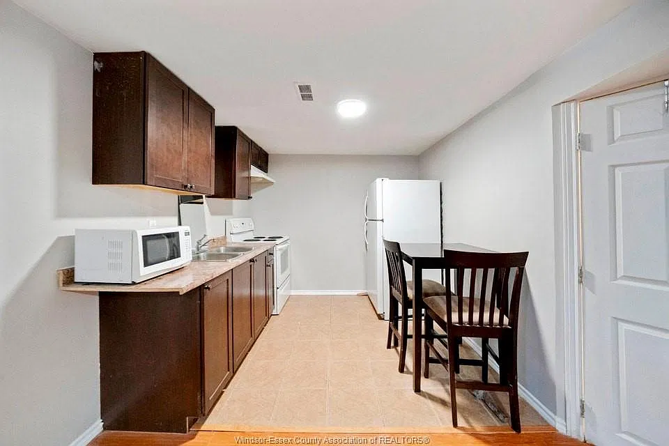 1 bed, 1000 sqft, $1,400 — Photo 4