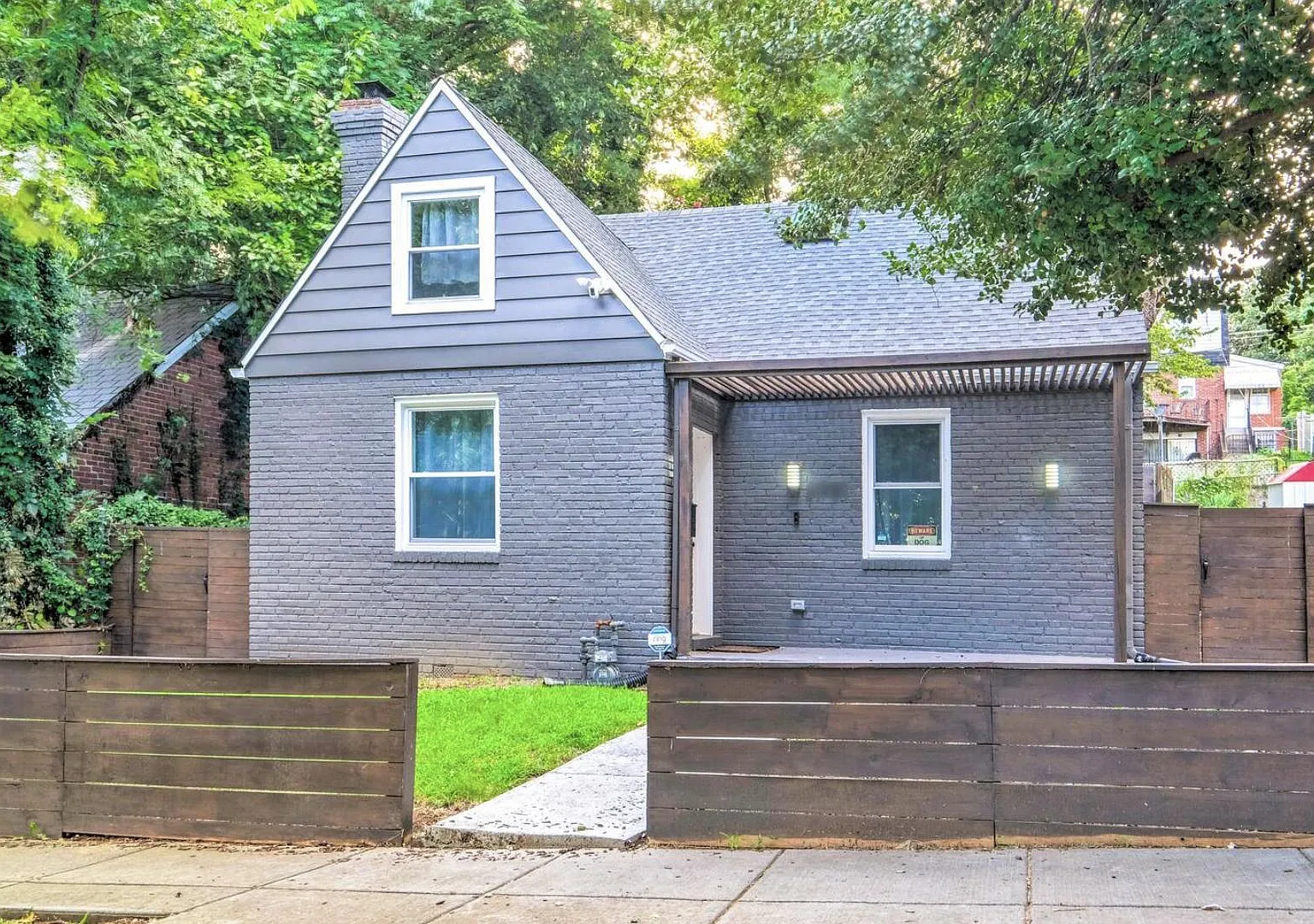 1 bed, 2500 sqft, $1,400 — Photo 1