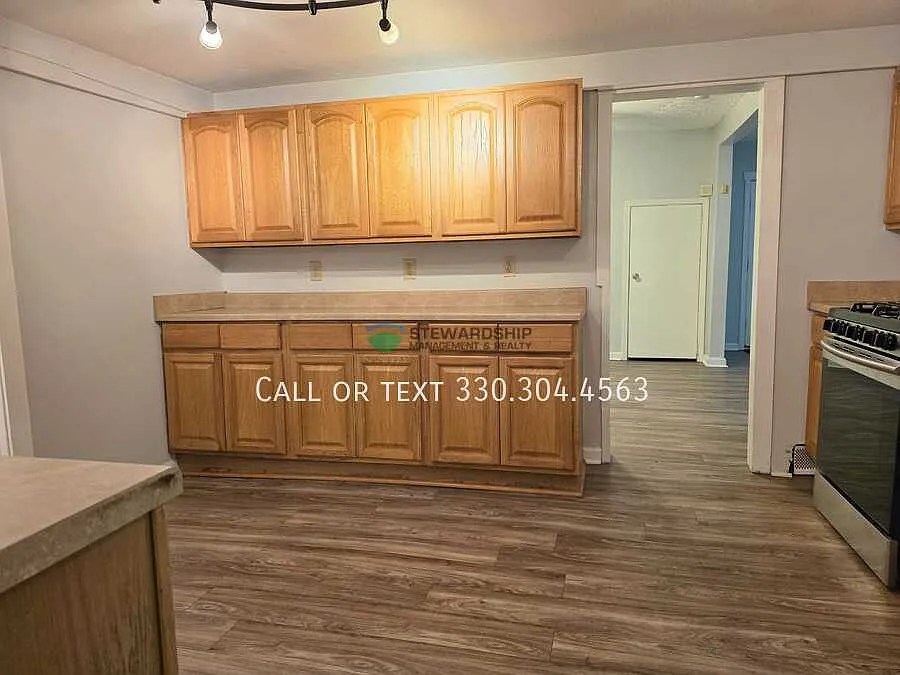 Two Bedroom, One Bathroom Home In Akron - Available Now! — Photo 2