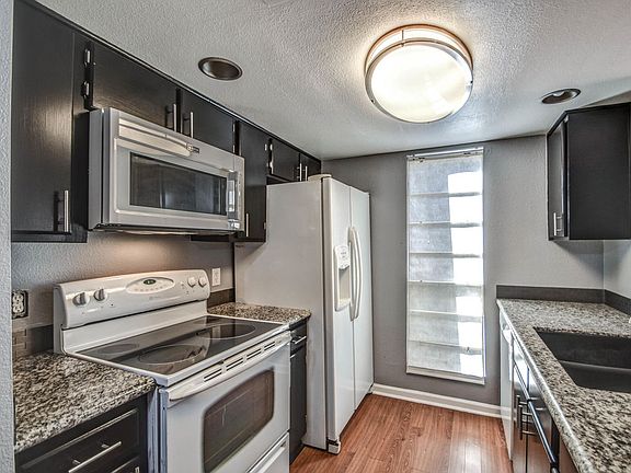 4th image of 240 E Ponderosa Ln