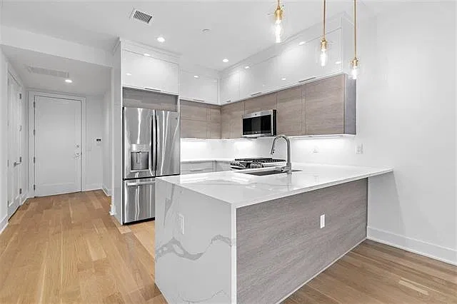 6025 Boulevard E — Photo 2