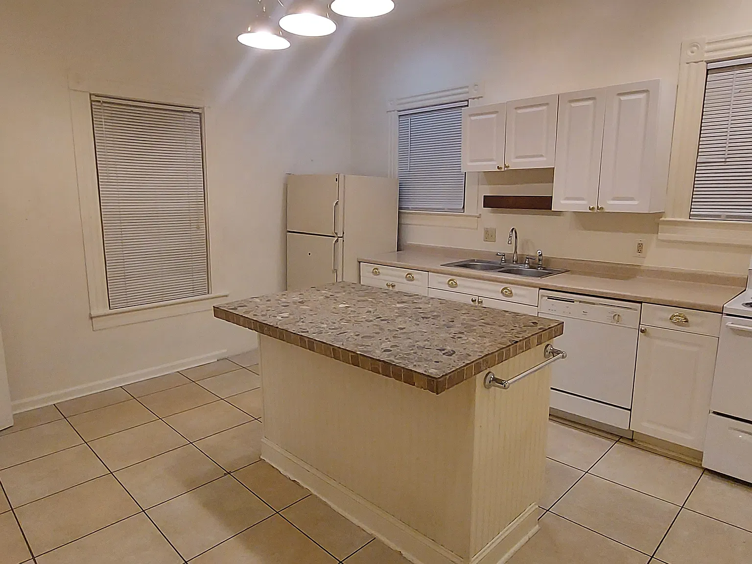 2 bed, 1200 sqft, $1,295 — Photo 2