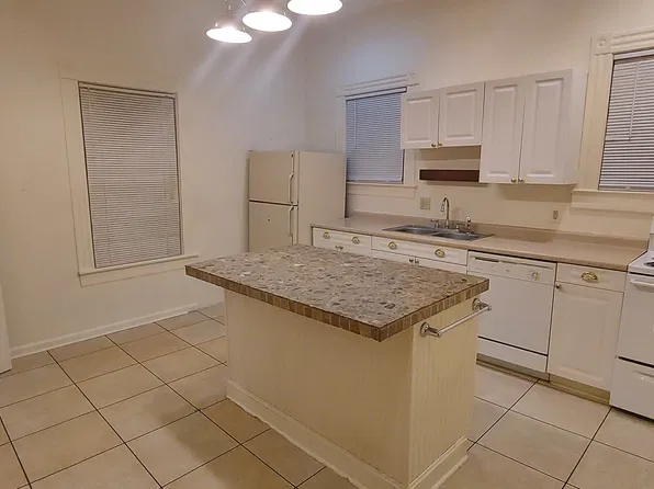377 Washington Ave SW #1, Roanoke, VA 24016