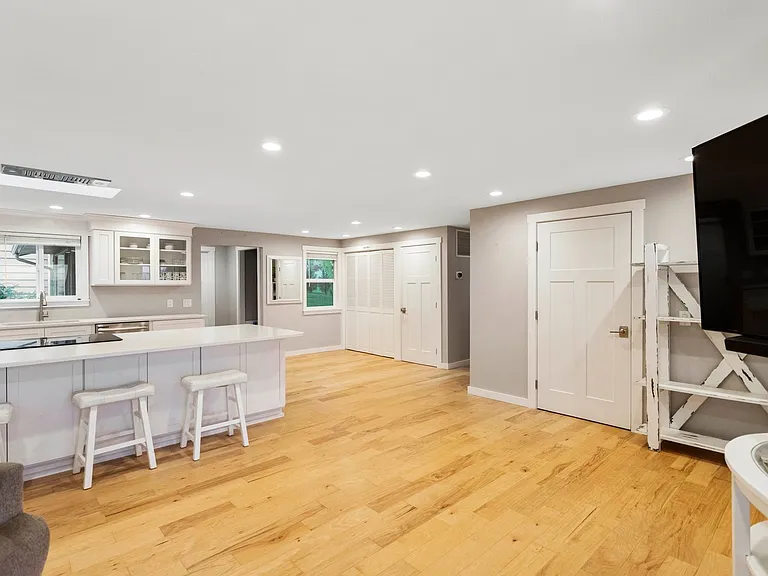 1659 Scenic Heights Rd — Photo 5