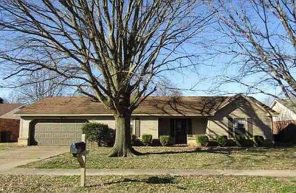 1st image of 1108 Evergreen Ln