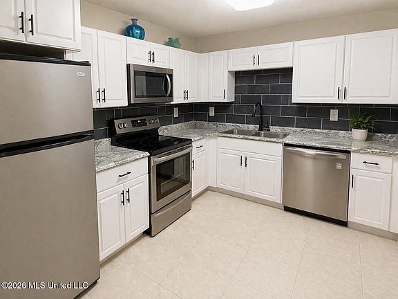 3rd image of 3912 Juniper St
