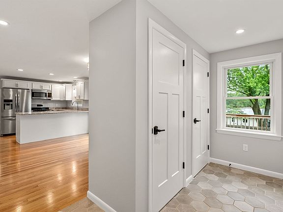 4th image of 69 Summit Ave