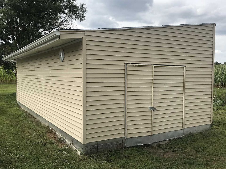 2nd image of 215 Long St