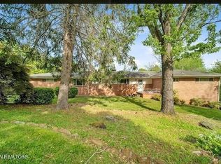 108 E Morningside Dr, Oak Ridge, TN 37830