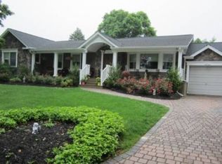 14 Tennyson Pl, Greenlawn, NY 11740